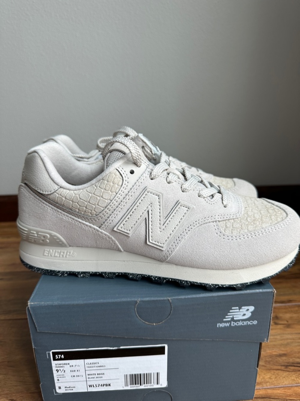 New Balance 574 Women's Beige/Taupe Cream Calcium Classic Croc Sneaker size 9.5 - Picture 2 of 9